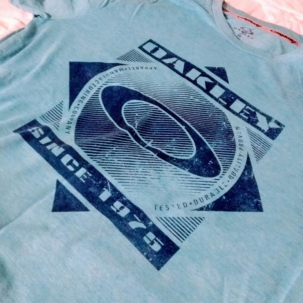 Oakley T-shirt Large